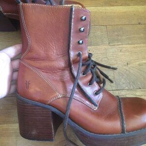 Y2K size 10 Frye boots in great condition